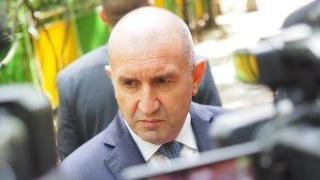 Президентска солидарност. Румен Радев ще ходи на работа с личната си кола